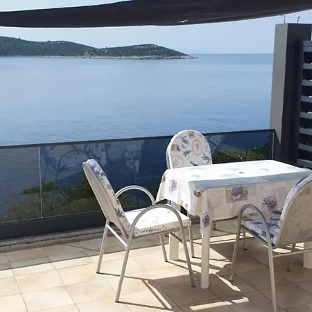 In With Seaview, Terrace, Wifi Apartment