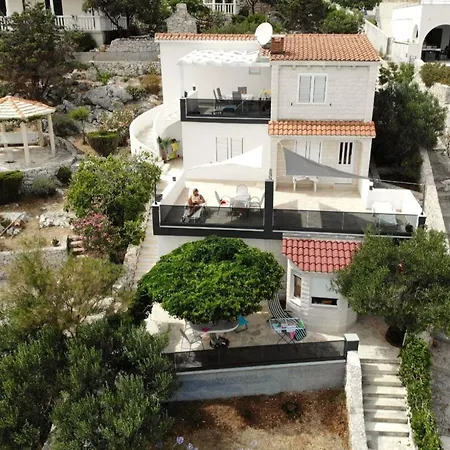 Apartment In With Seaview, Terrace, Wifi Sevid