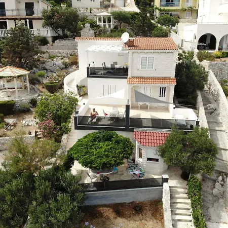 In With Seaview, Terrace, Wifi Apartment