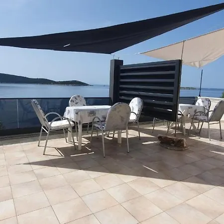 Apartment In With Seaview, Terrace, Wifi Sevid