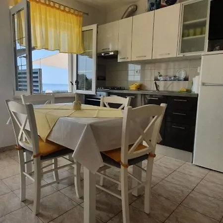 In With Seaview, Terrace, Wifi Appartamento Sevid